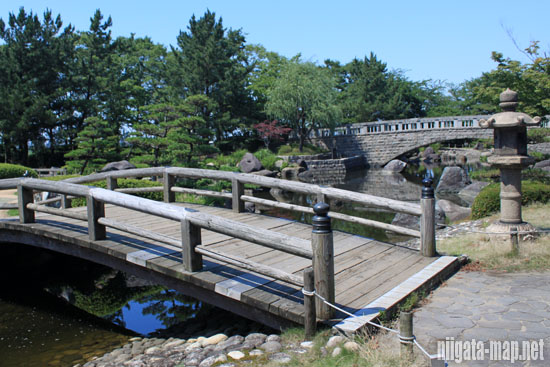 鳥屋野潟公園の橋